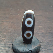 Very unique pattern vintage old indo tibetan natural agate pure 2 eyes