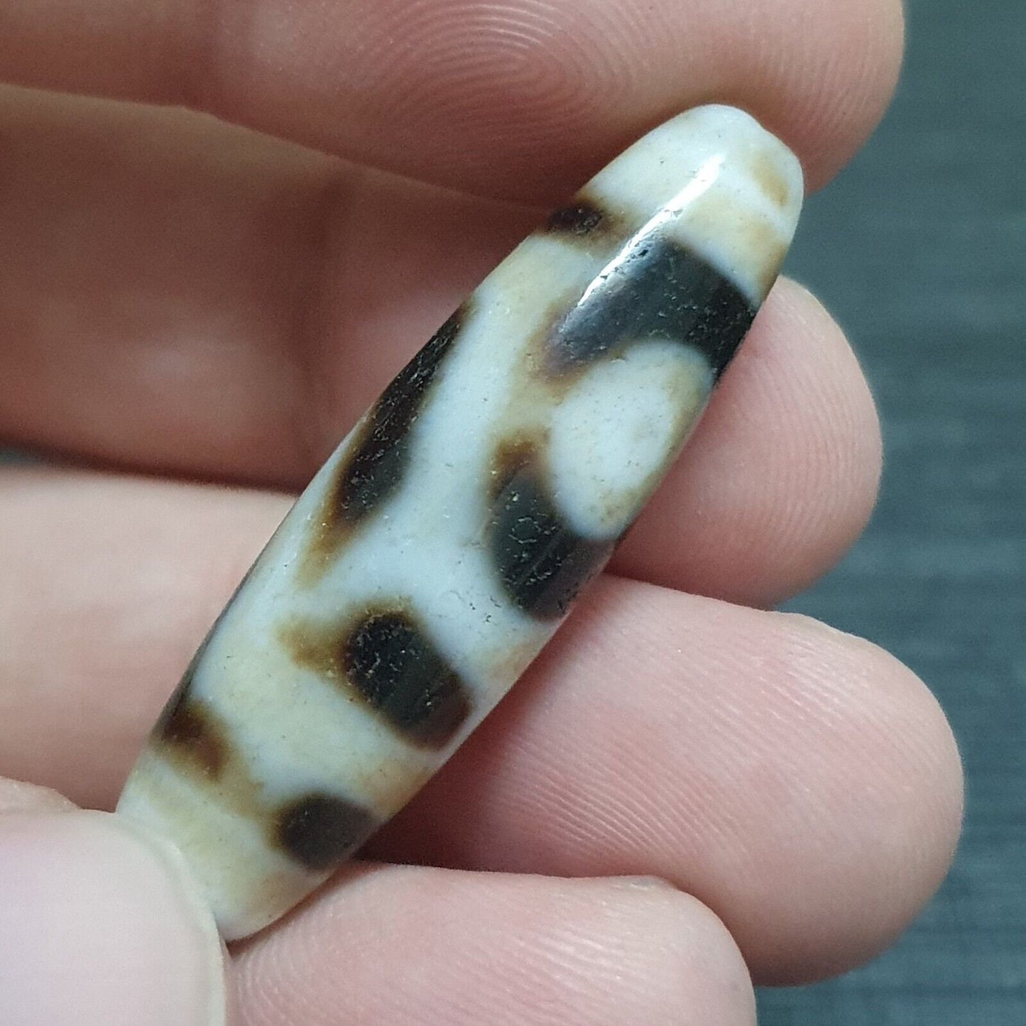 2 slide eyes old himalayan indo tibetan agate dzi bead unique pattern