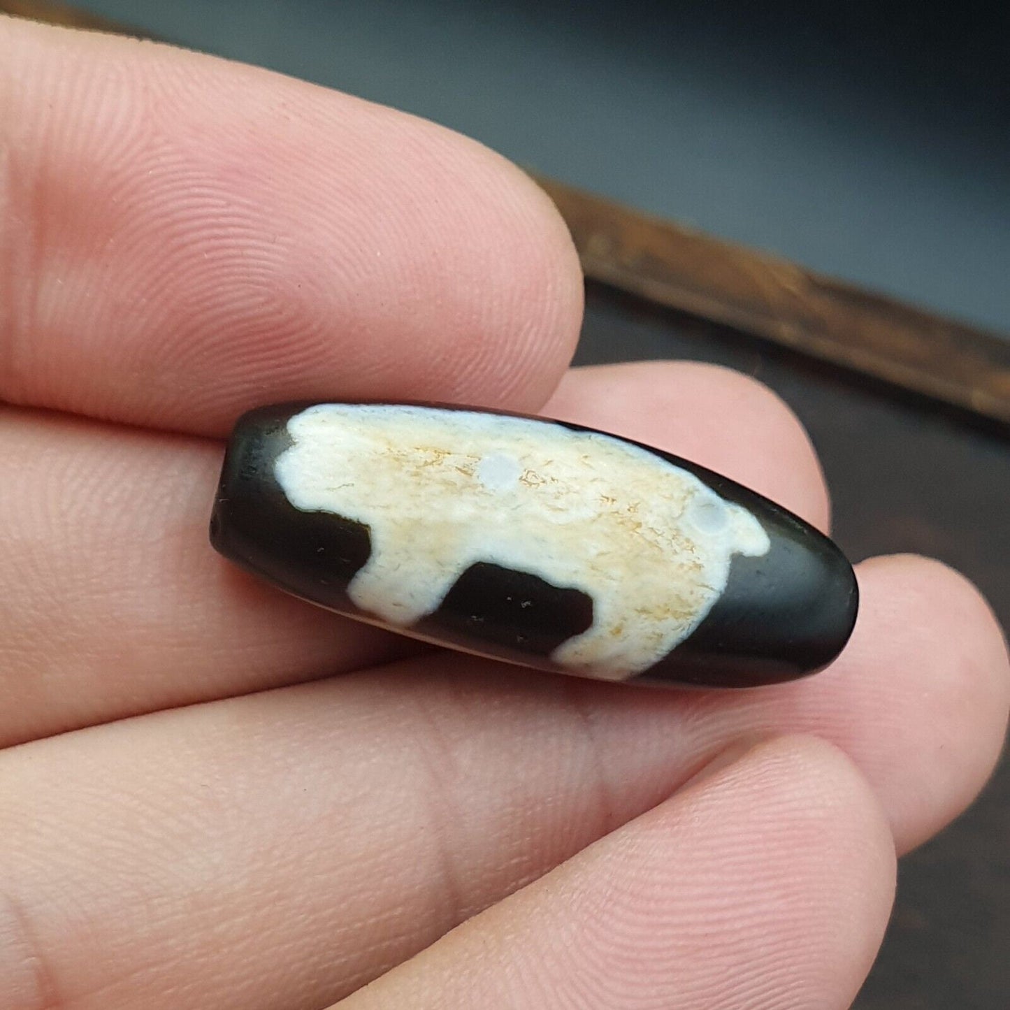 Very unique pattern vintage old indo tibetan natural agate pure 2 eyes