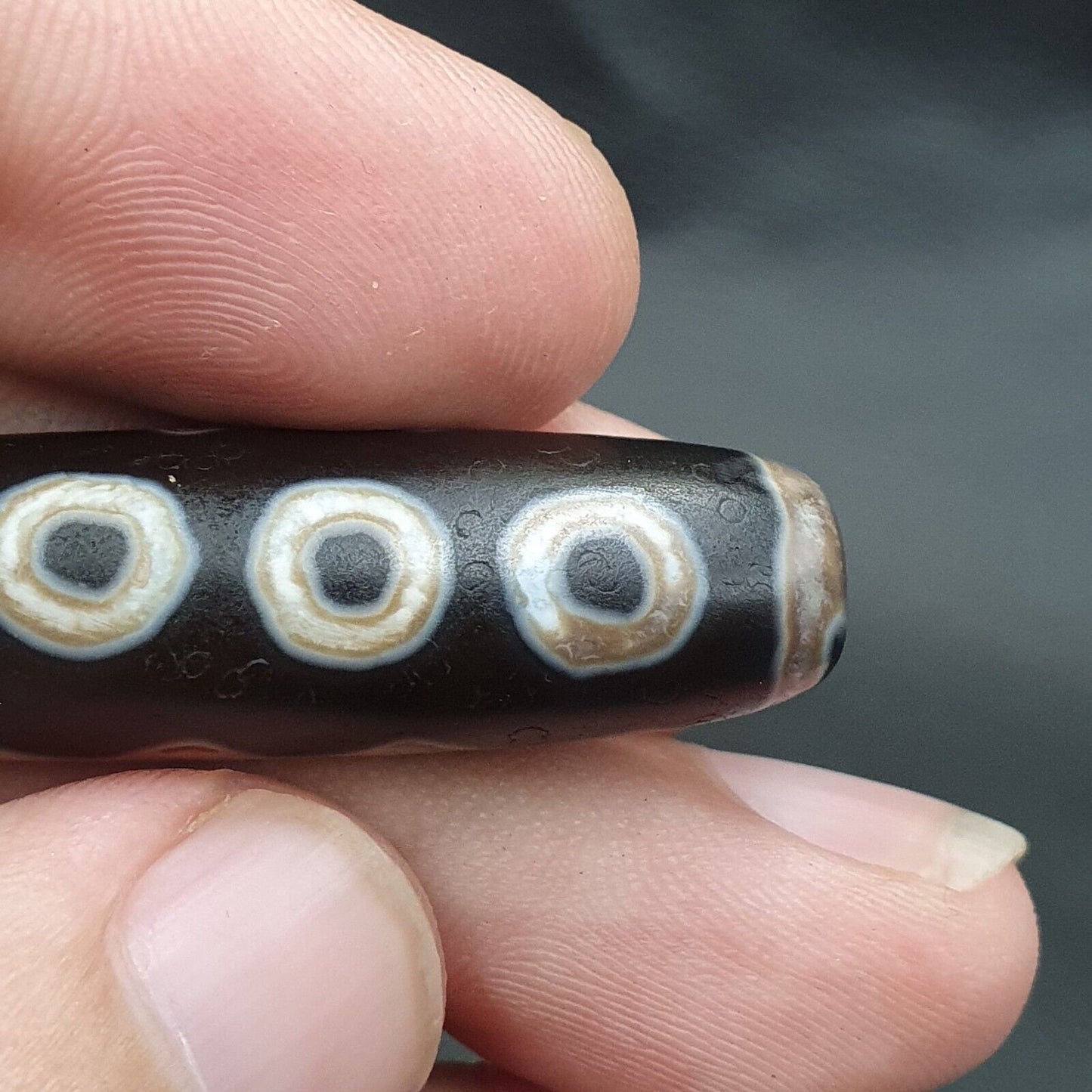 Unique eyes pattern himalayan tibetan 7eyes dzi agate bead amulet