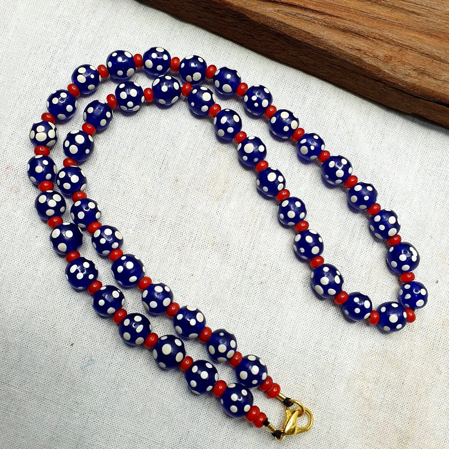 Venetian red whiteheart and venetian inspired blue skunk glass beads necklace