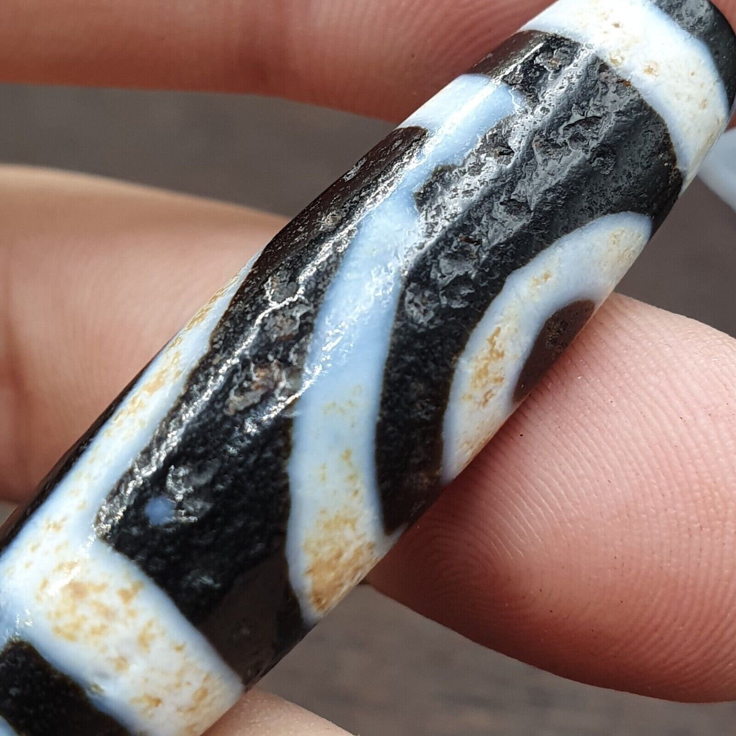 Vintage indo tibetan 2 eyes rare patterns dzi agate amulet bead 2y1