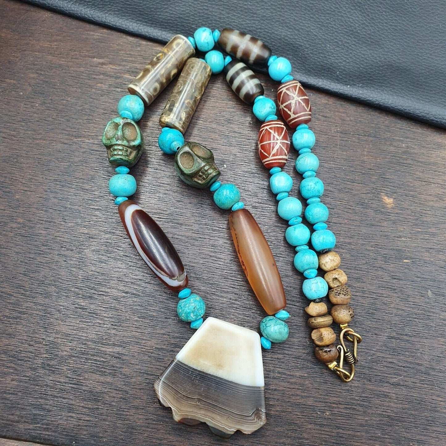 Very unique antique himalayan tibetan eye agate, with tibetan dzi beads necklace