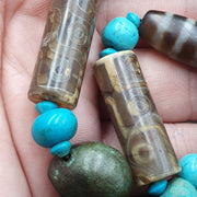 Very unique antique himalayan tibetan eye agate, with tibetan dzi beads necklace