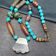 Very unique antique himalayan tibetan eye agate, with tibetan dzi beads necklace