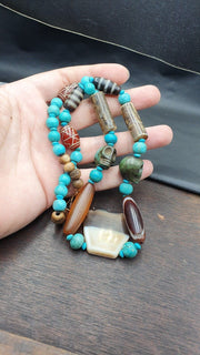 Very unique antique himalayan tibetan eye agate, with tibetan dzi beads necklace