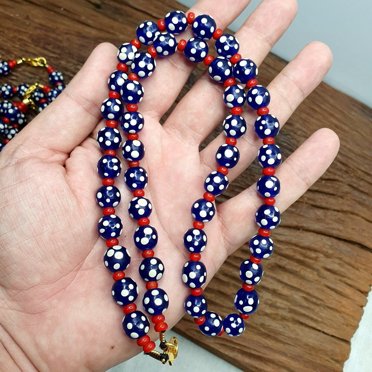 Venetian red whiteheart and venetian inspired blue skunk glass beads necklace