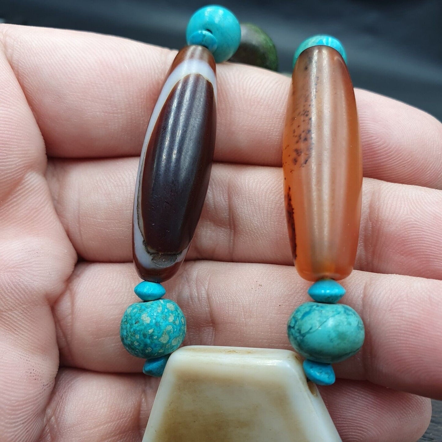 Very unique antique himalayan tibetan eye agate, with tibetan dzi beads necklace