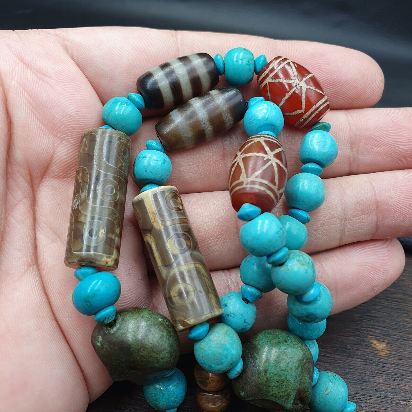 Very unique antique himalayan tibetan eye agate, with tibetan dzi beads necklace
