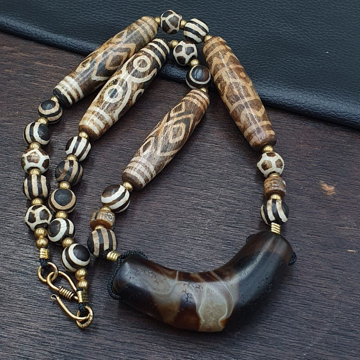 Himalayan tibetan suleimani agate, with burma pumtek beads necklace