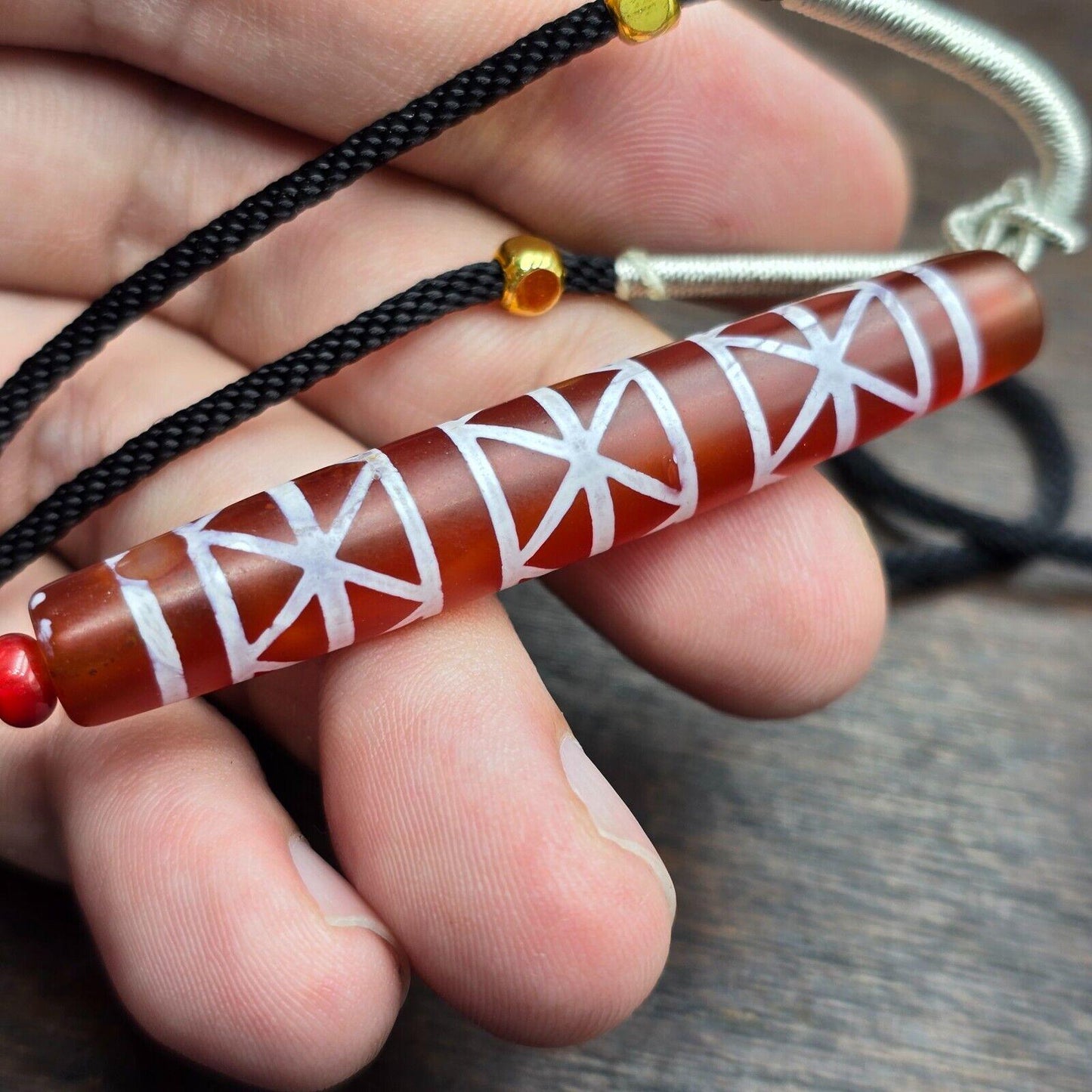 Rare pattern taiwanese south east asian etched agate bead