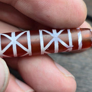 Rare pattern taiwanese south east asian etched agate bead