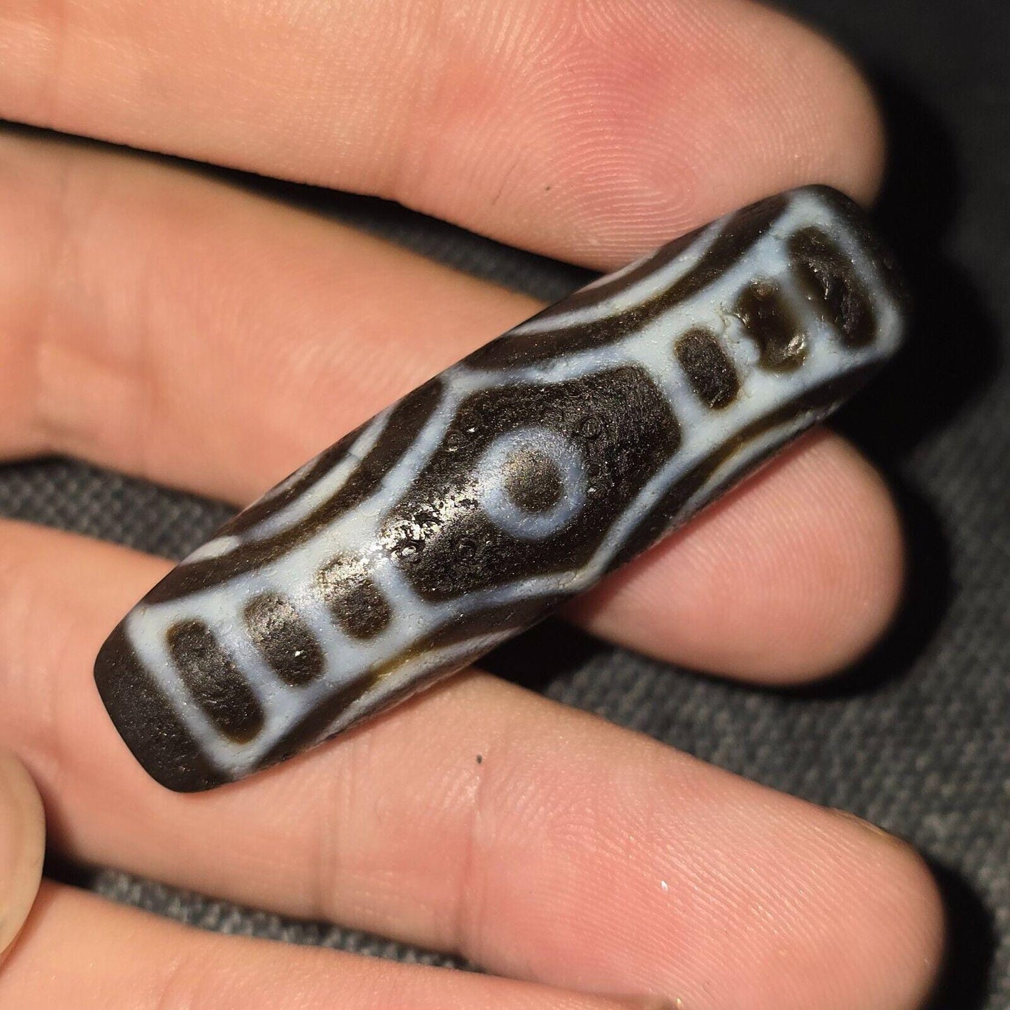 Vintage old himalayan indo tibetan 6 eyes agate bead unique pattern