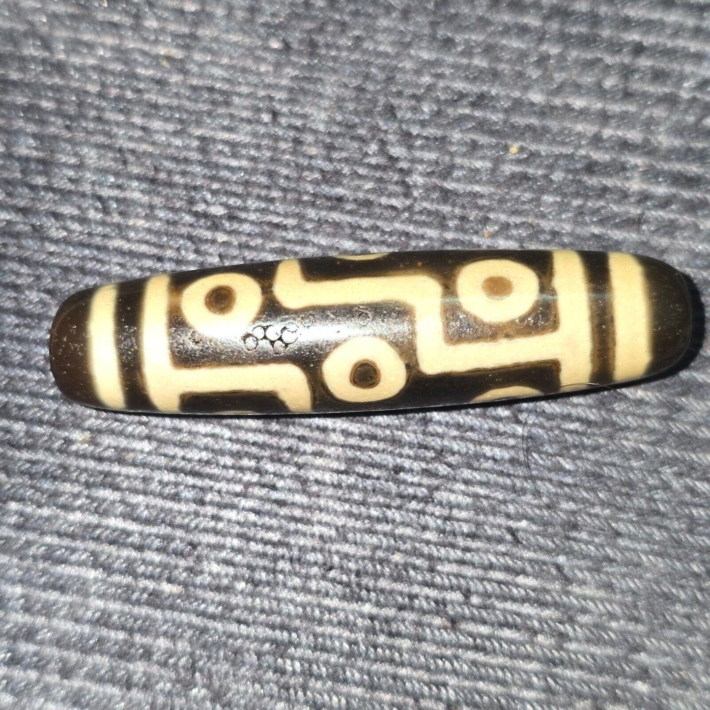 Himalayan indo tibetan 9 falling eyes agate bead unique pattern
