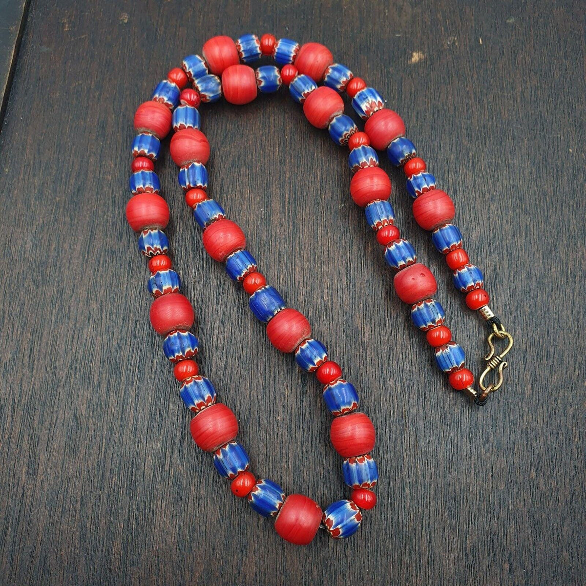 Antique venetian white heart and vintage blue chevron trade beads necklace w4