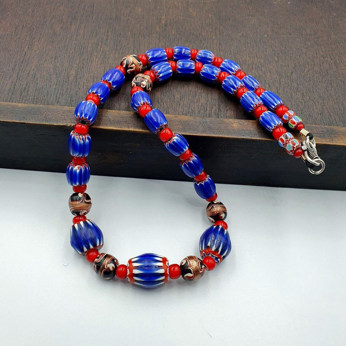 Vintage venetian white heart with blue glass chevron beads necklace. nc-9-2