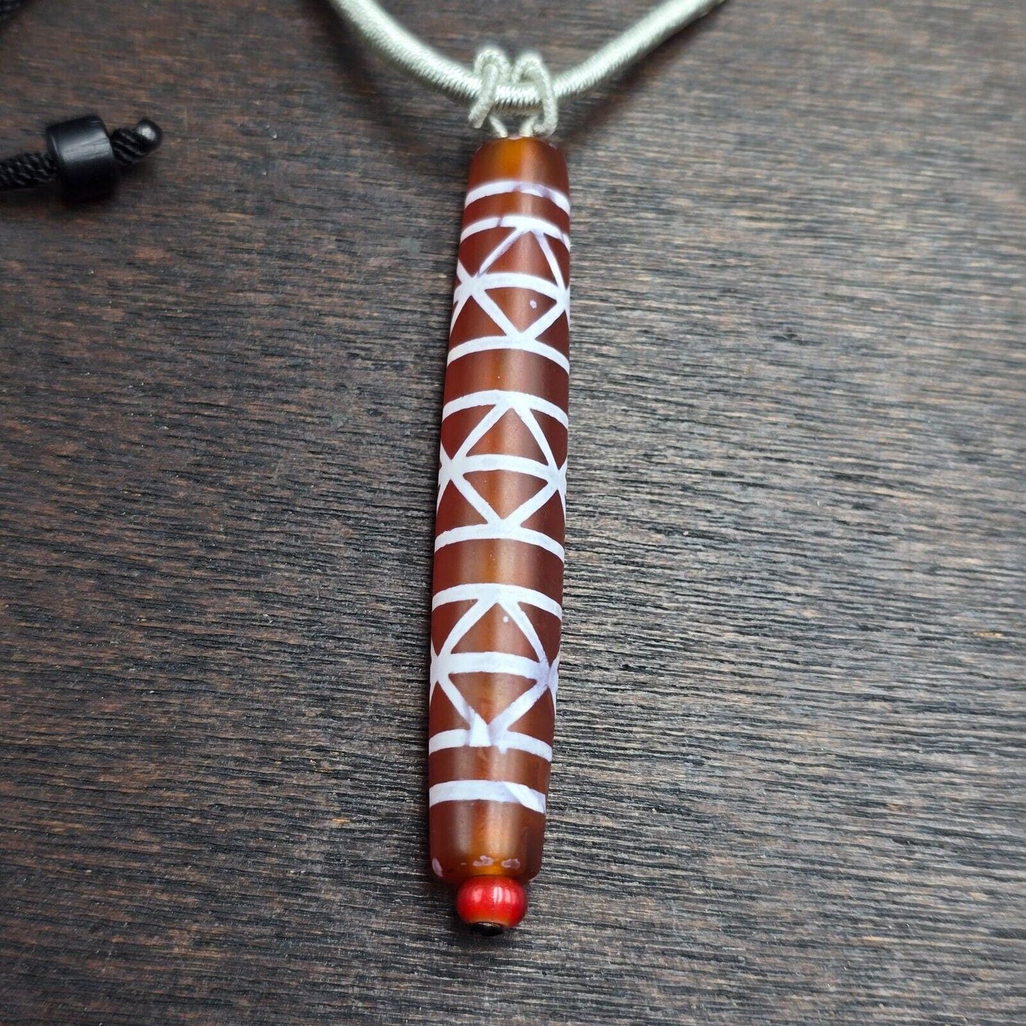 Rare pattern taiwanese south east asian etched agate bead