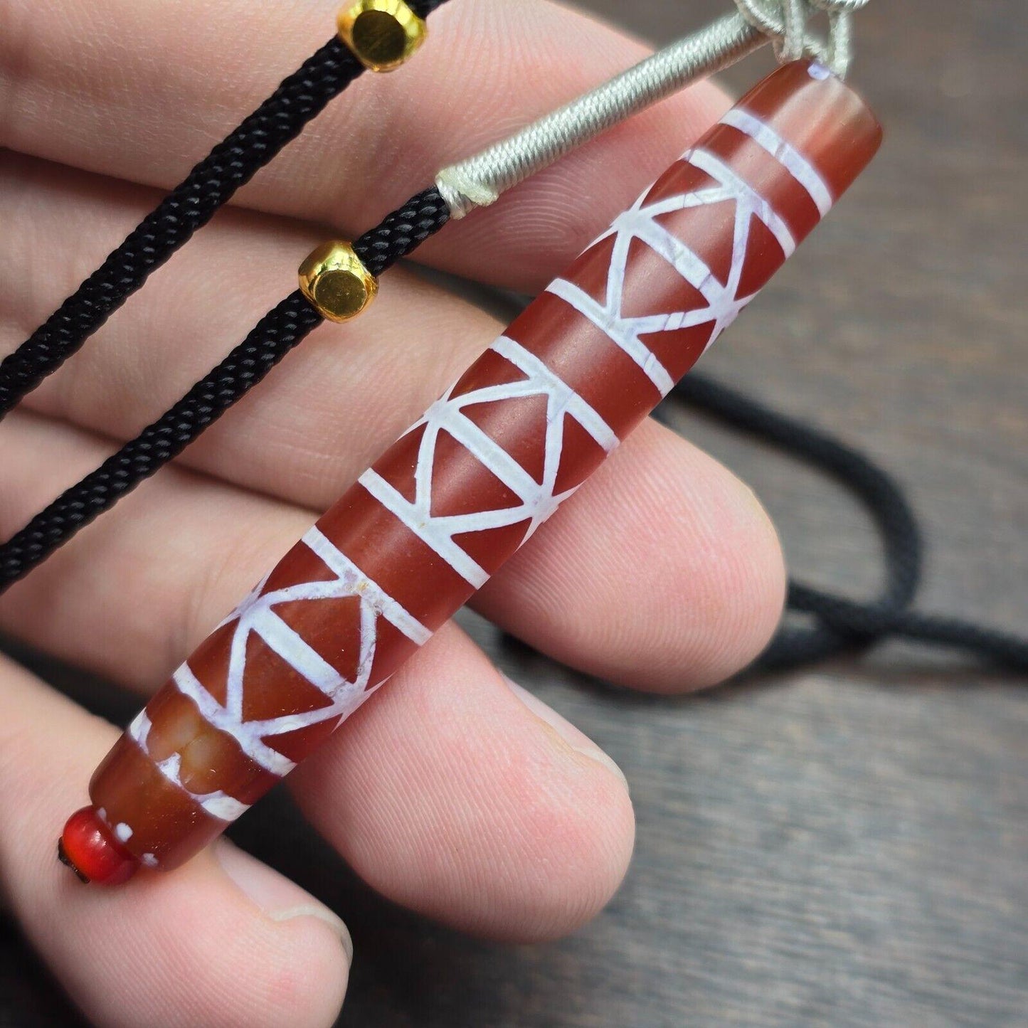 Rare pattern taiwanese south east asian etched agate bead