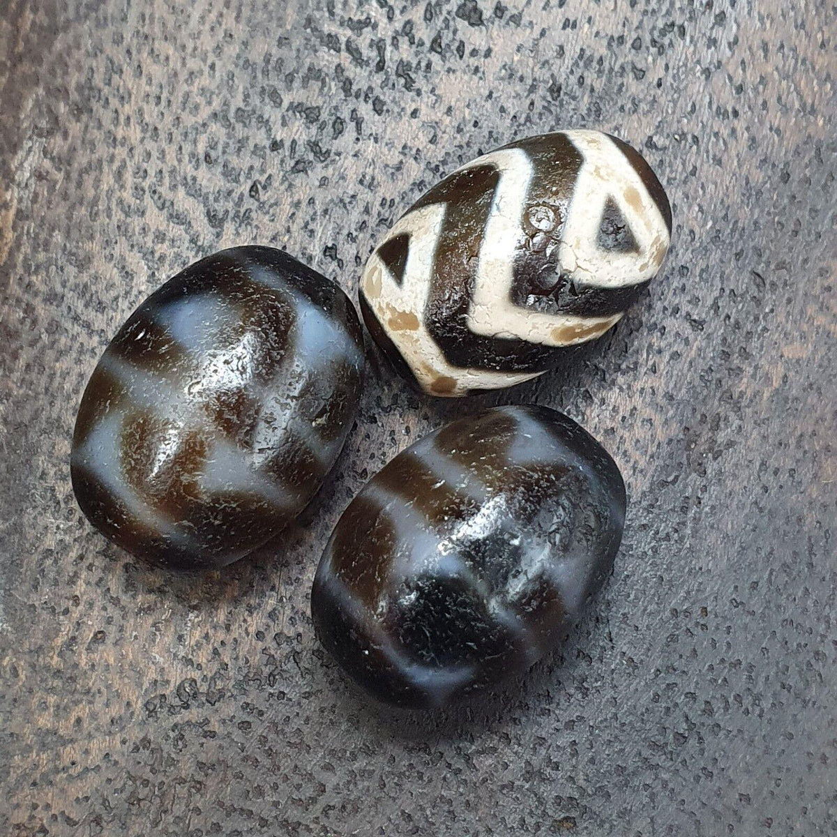 Himalayan tibetan unique pattern agate dzi beads lot amulets