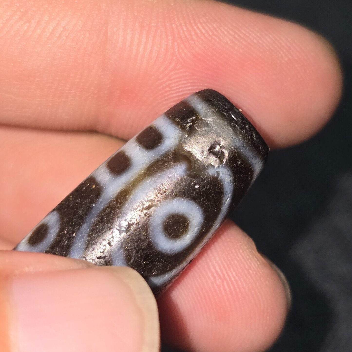 Vintage old himalayan indo tibetan 6 eyes agate bead unique pattern
