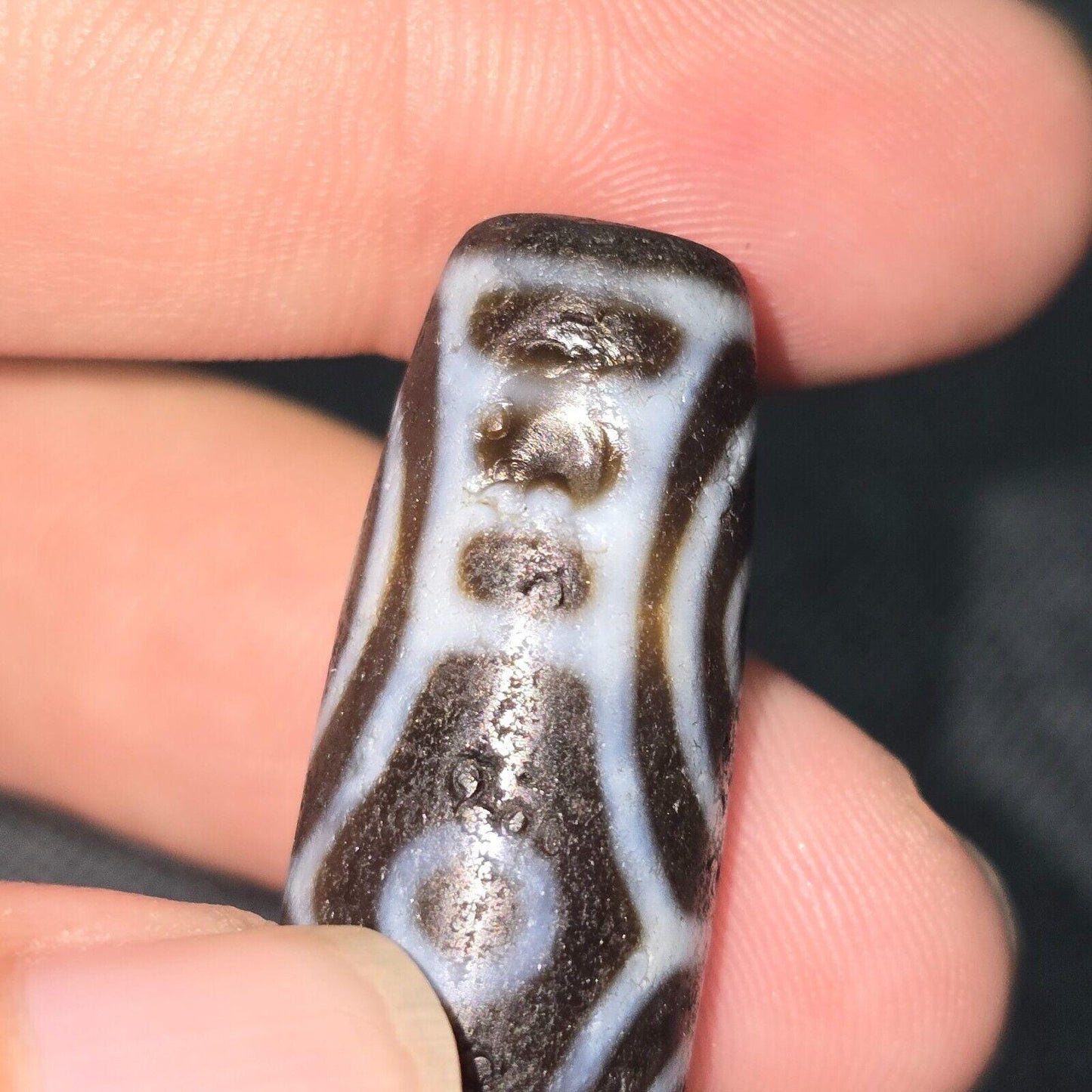 Vintage old himalayan indo tibetan 6 eyes agate bead unique pattern