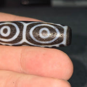 Vintage old himalayan indo tibetan 6 eyes agate bead unique pattern
