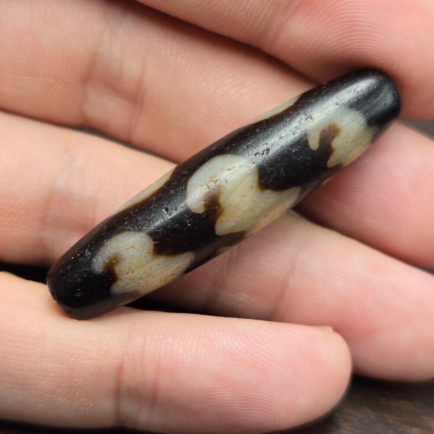 Very unique pattern vintage old himalayan indo tibetan agate beads