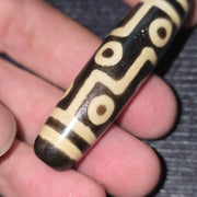 Himalayan indo tibetan 9 falling eyes agate bead unique pattern