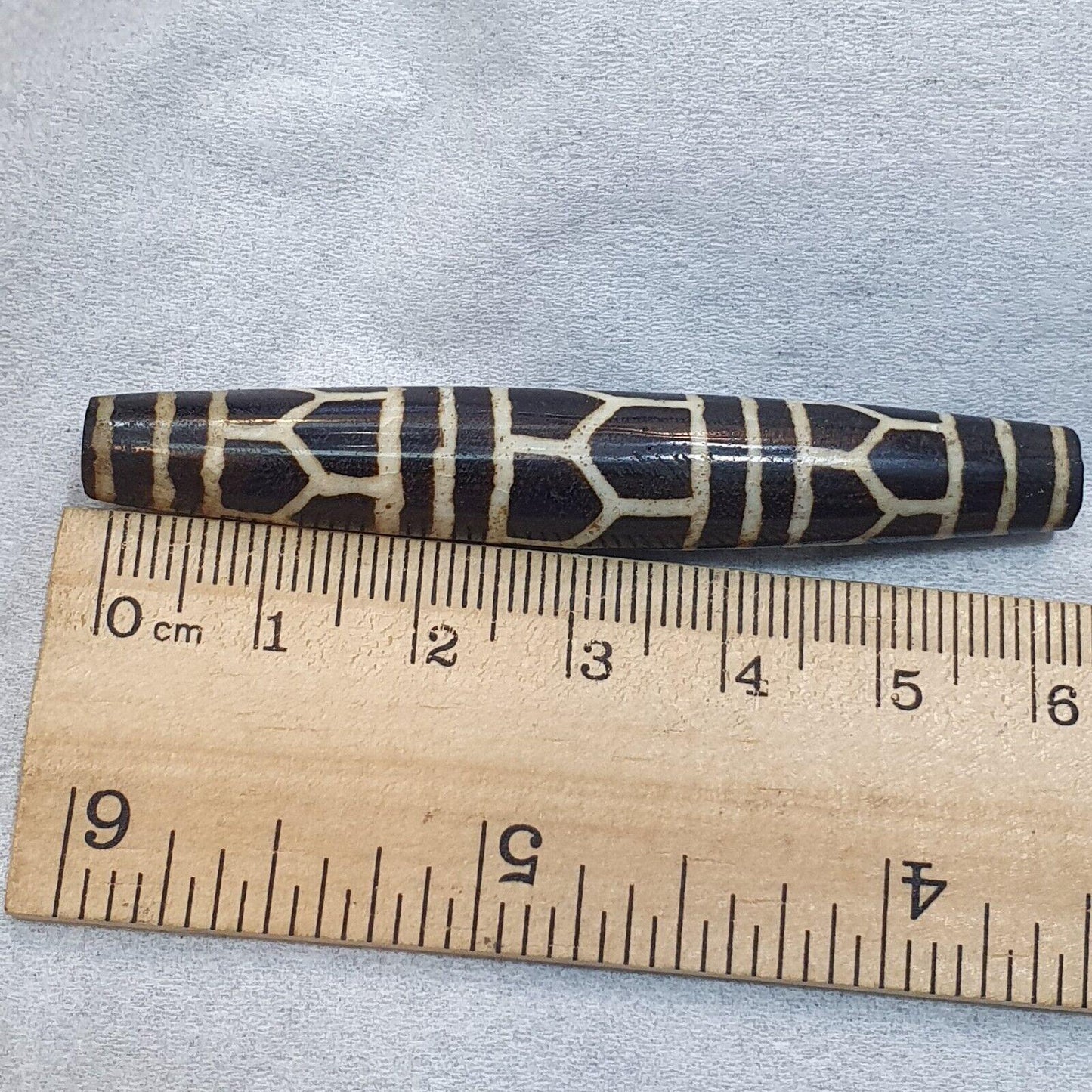 Rare pattern large south asian burmese old black&white pyu pumtek amulet bead