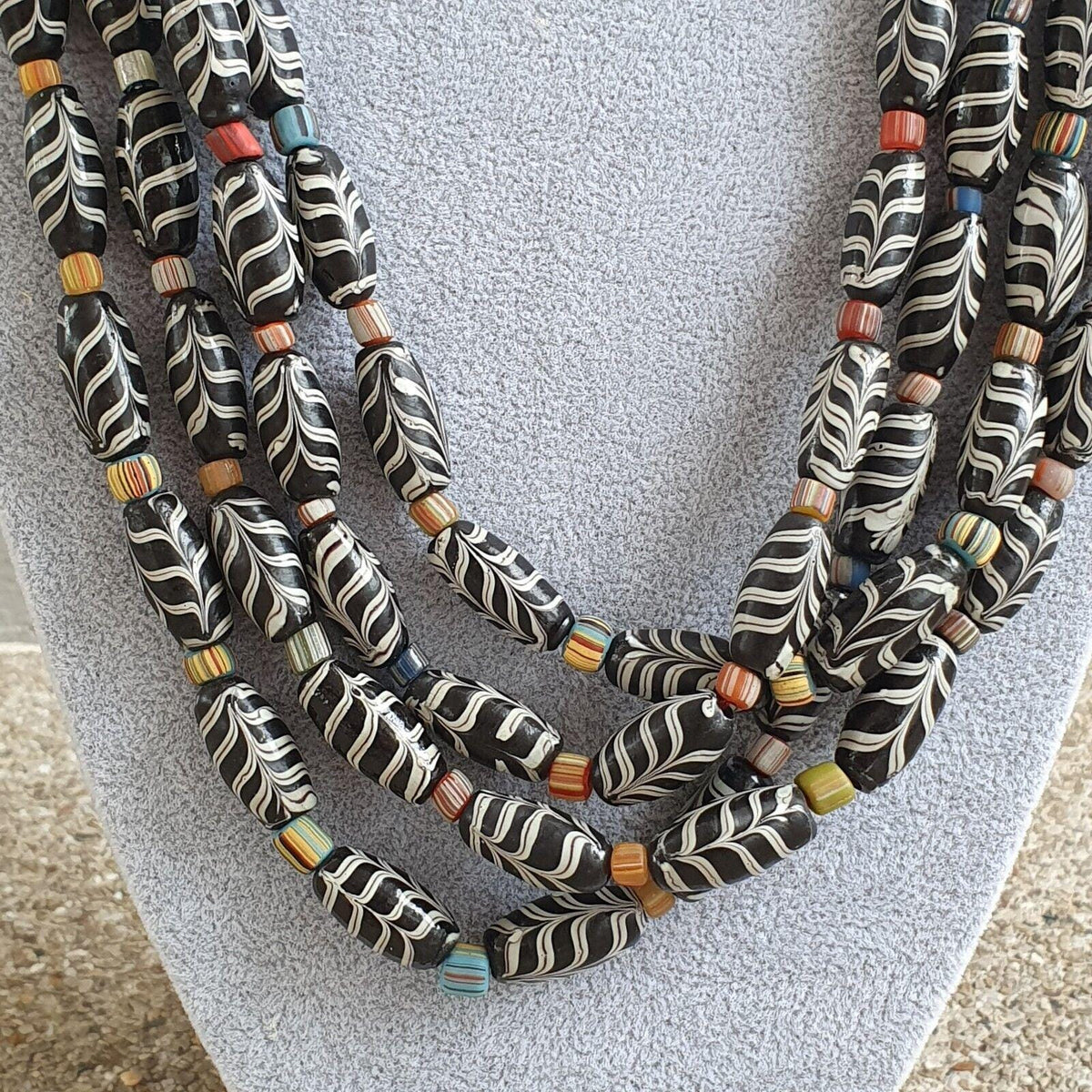 Vintage venerano art fancy feather beads 20x10mm black glass beads necklace