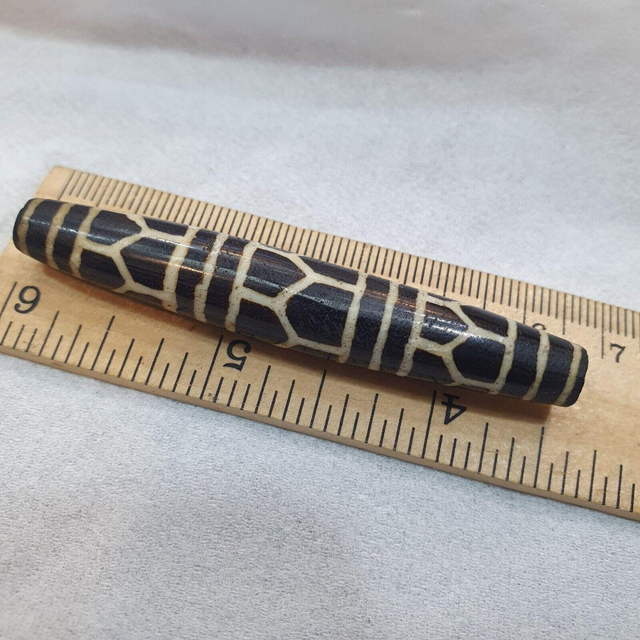 Rare pattern large south asian burmese old black&white pyu pumtek amulet bead