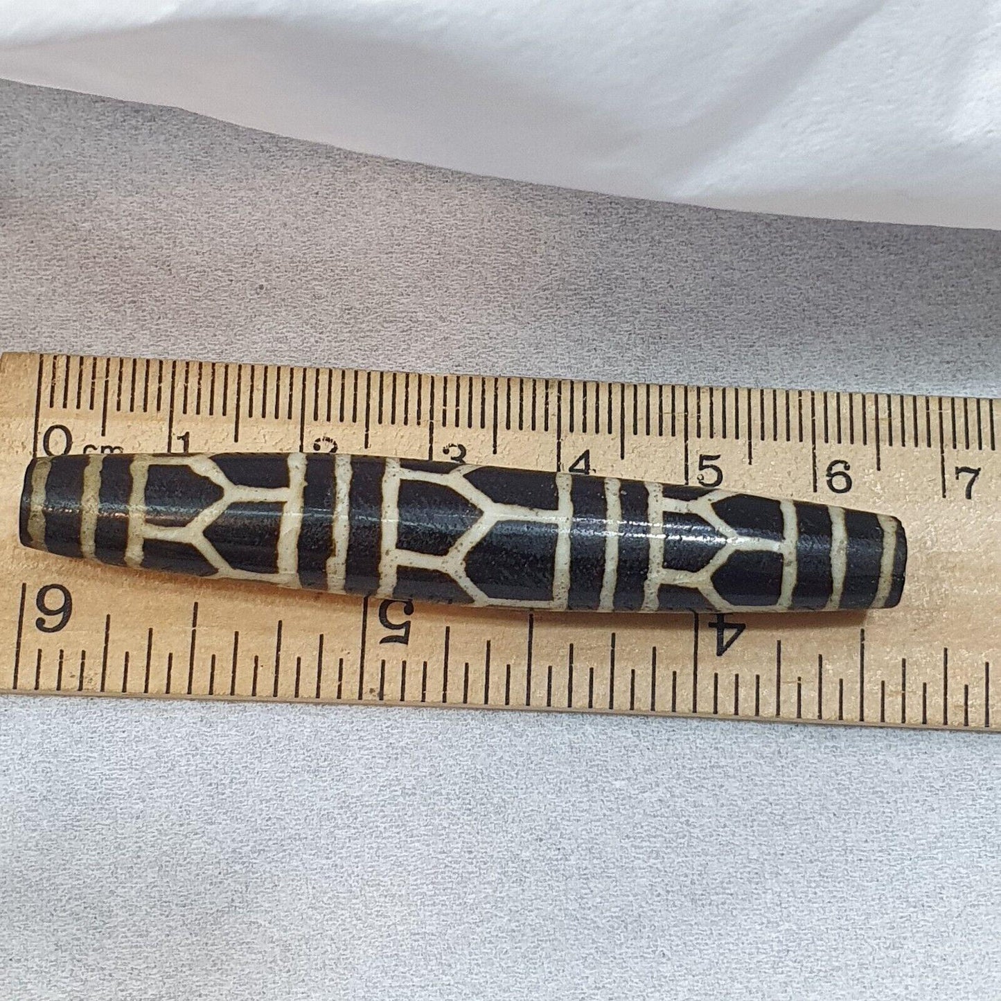 Rare pattern large south asian burmese old black&white pyu pumtek amulet bead