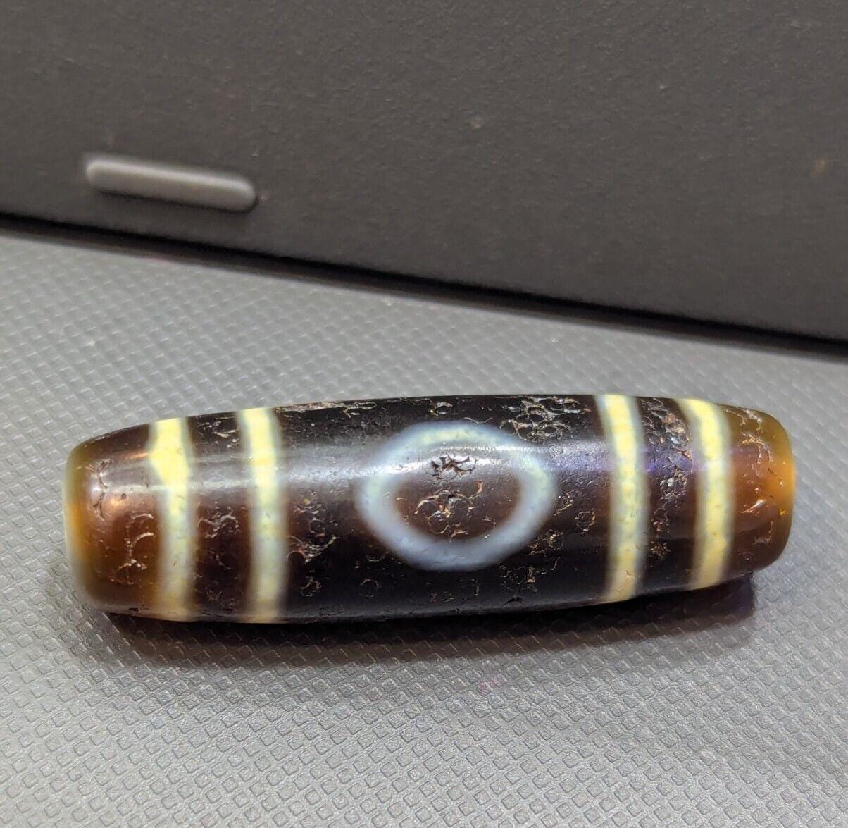 Vintage old himalayan indo tibetan 3 eyes agate bead unique pattern