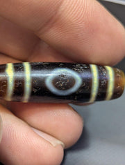 Vintage old himalayan indo tibetan 3 eyes agate bead unique pattern