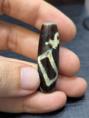 Old tibetan very unique pattern eye agate stone dzi bead amulet