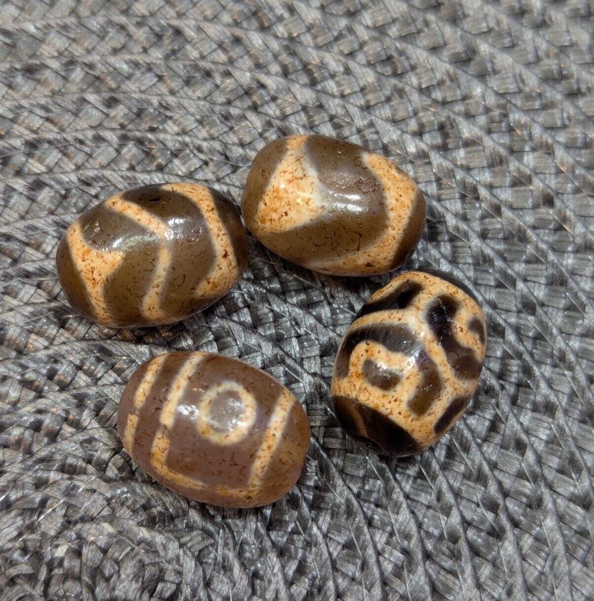 Lot 4 antique old tibetan unique patterns agate stone dzi bead amulets