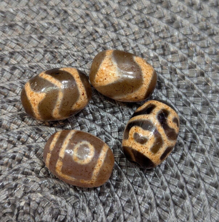 Lot 4 antique old tibetan unique patterns agate stone dzi bead amulets