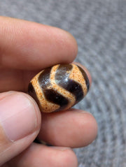 Lot 4 antique old tibetan unique patterns agate stone dzi bead amulets