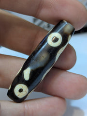 Himalayan tibetan 5 eyes agate stone dzi bead amulet