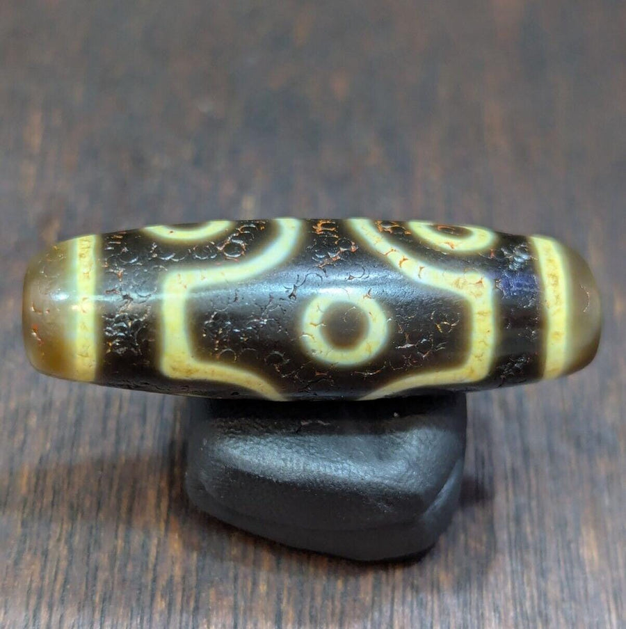 Himalayan tibetan 6 eyes dzi agate bead amulet