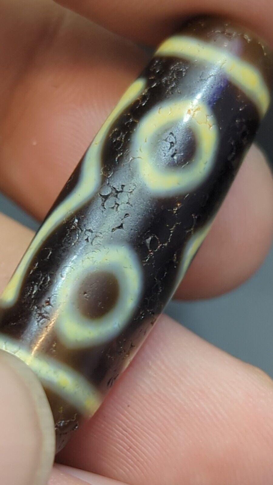 Vintage old himalayan indo tibetan 3 eyes agate bead unique pattern