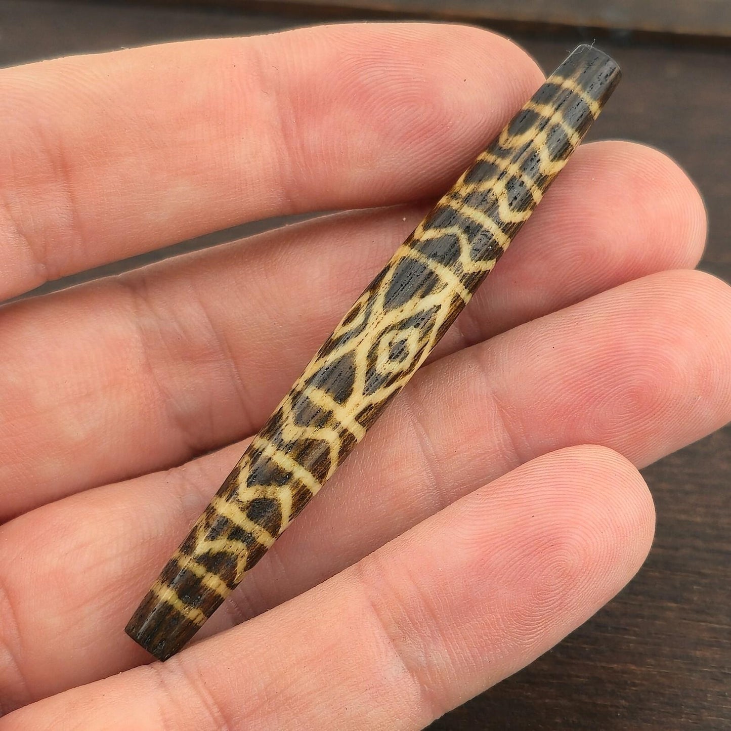 Rare pattern large south asian burmese old palmwood pyu pumtek amulet bead