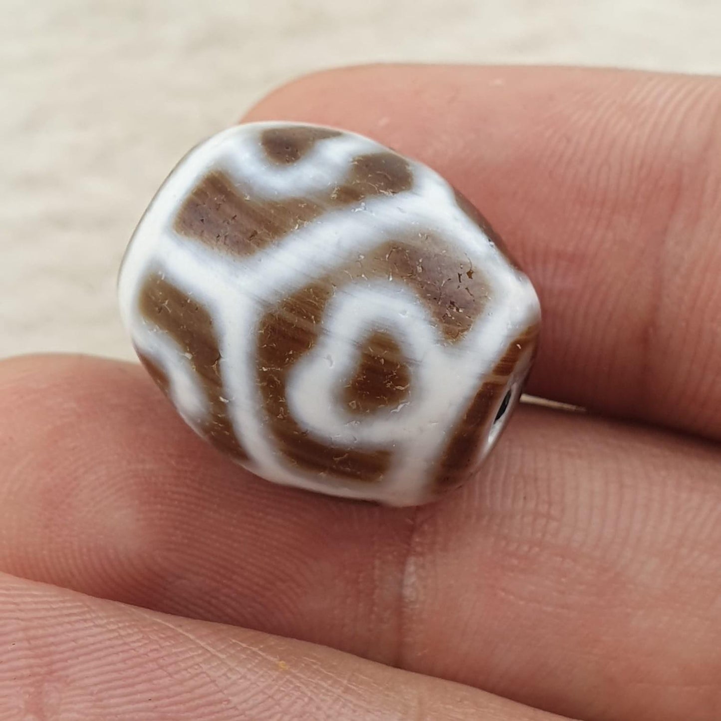 Treasure vase unique pattern himalayan tibetan agate dzi bead amulet