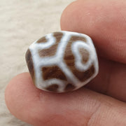 Treasure vase unique pattern himalayan tibetan agate dzi bead amulet
