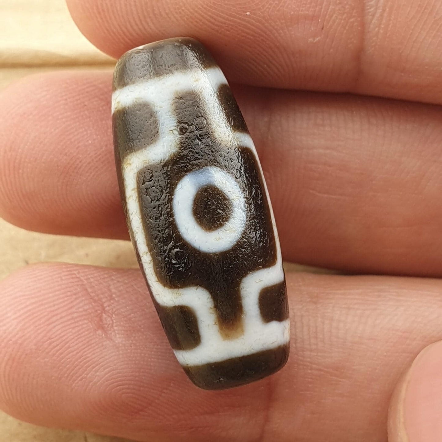 Soft skin eyes in eyes unique pattern himalayan tibetan agate dzi bead amulet