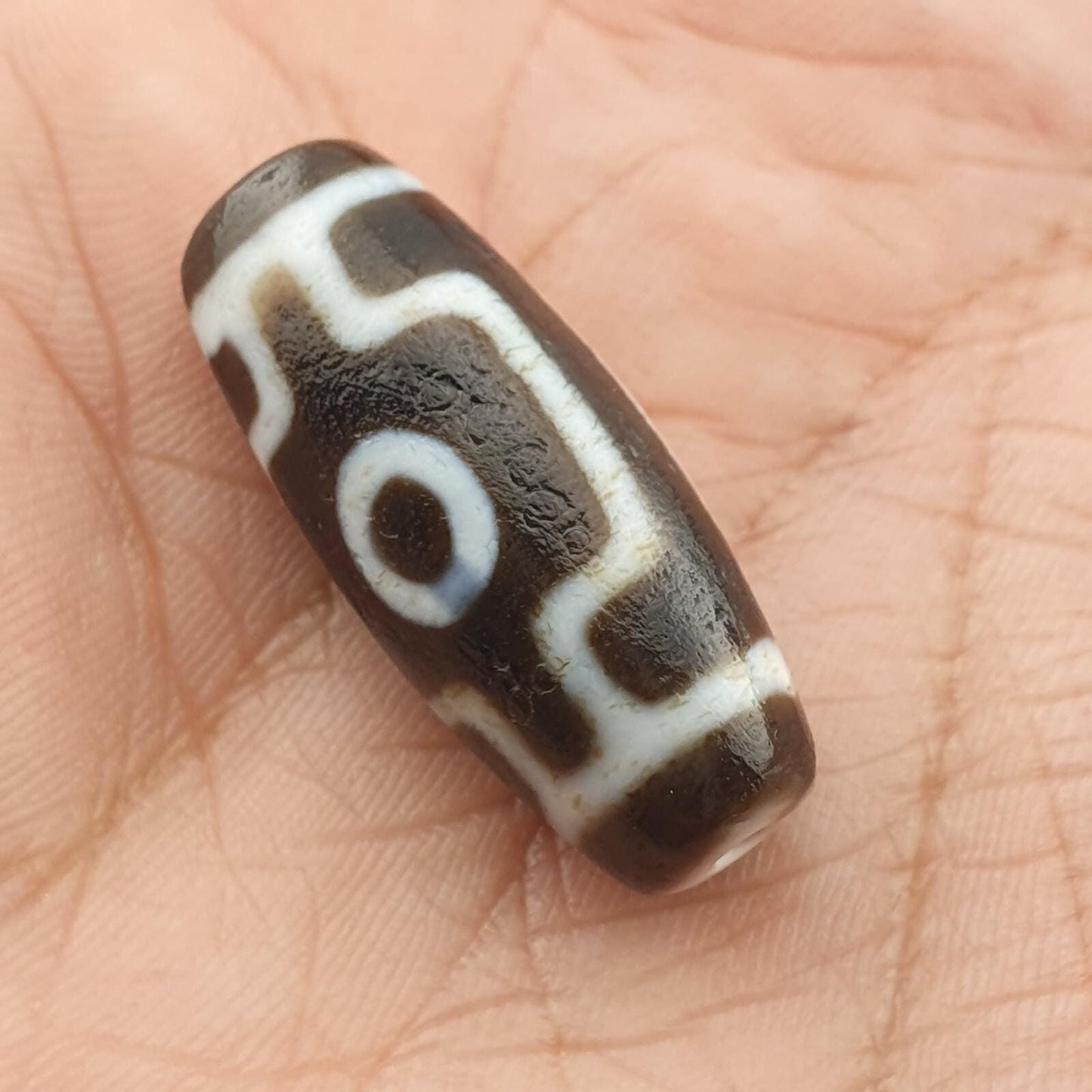 Soft skin eyes in eyes unique pattern himalayan tibetan agate dzi bead amulet