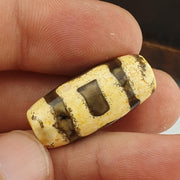 Dzi agate old himalayan tribal tibetan eyes dzi amulet bead