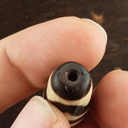 Himalayan tibetan dog tooth pattern agate dzi bead spiritual amulet bead