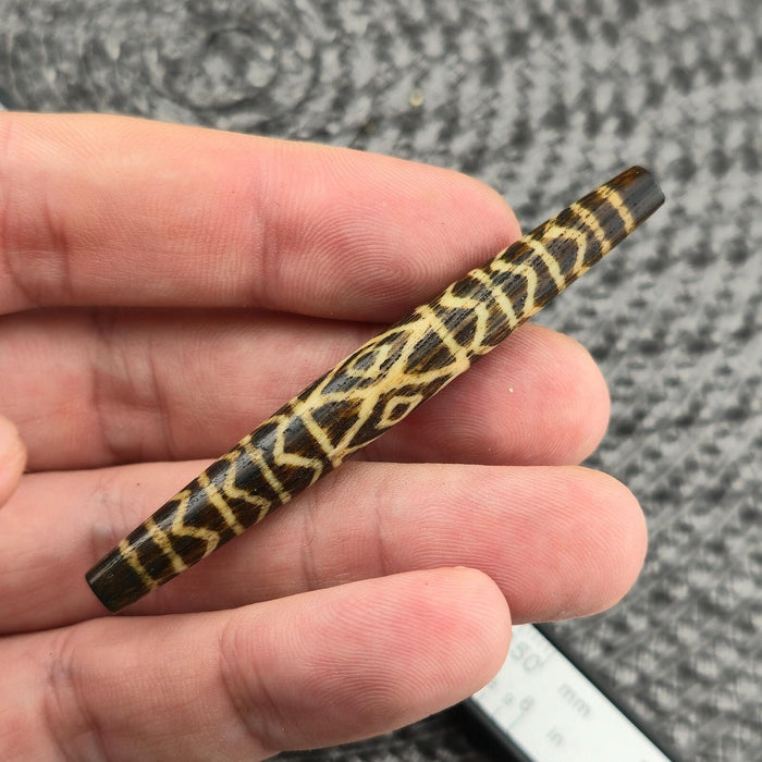Rare pattern large south asian burmese old palmwood pyu pumtek amulet bead