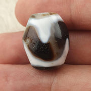 Zig zag unique pattern himalayan tibetan agate dzi bead amulet #28